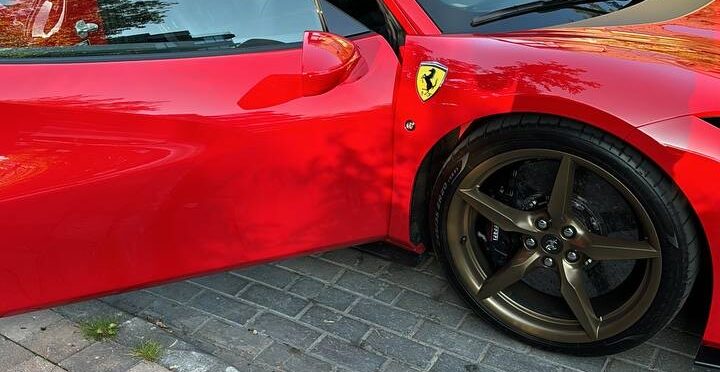 замена аккумулятора Ferrari